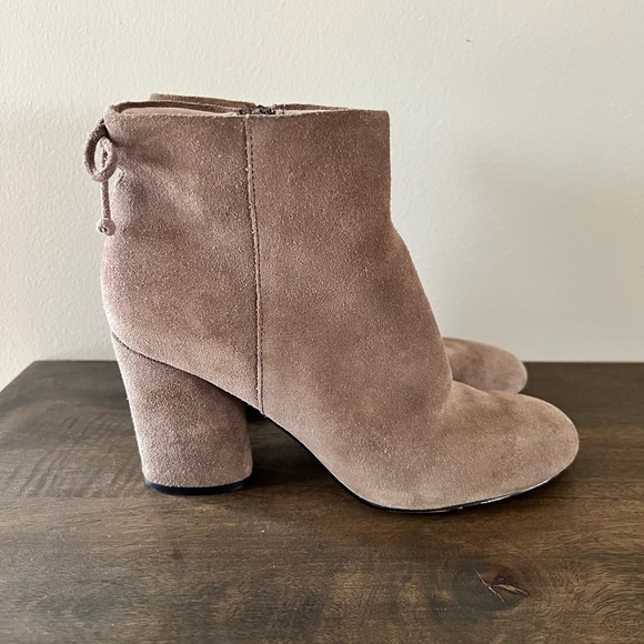 Tahari Taupe Gray Suede Bootie - Size 7.5 - Picture 3 of 8